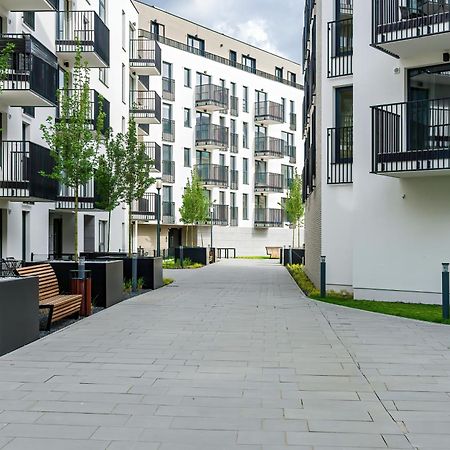 Stylish & Comfy Garbary Apartments With Parking By Noclegi Renters Poznan Exterior photo