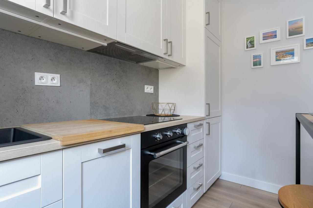 Stylish & Comfy Garbary Apartments With Parking By Noclegi Renters Poznan Exterior photo