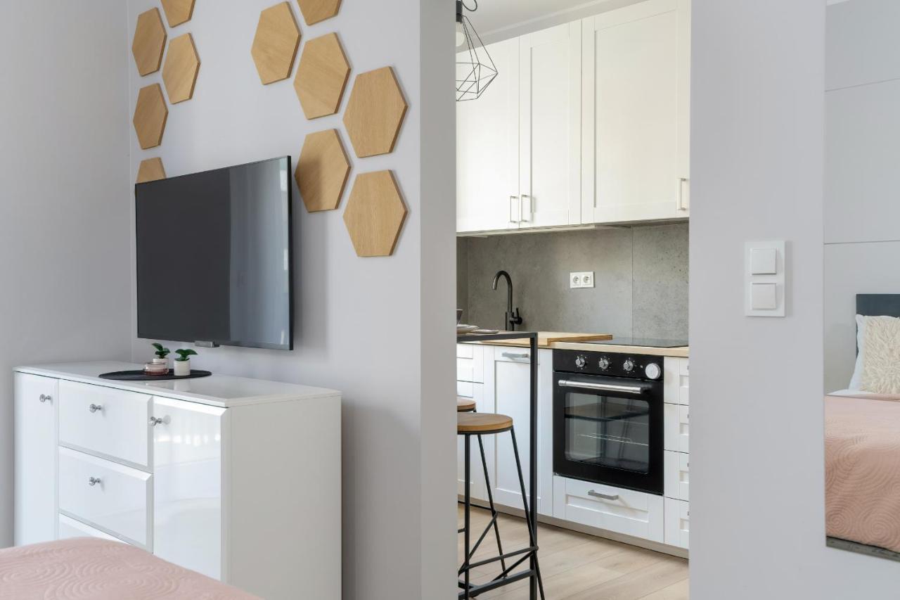 Stylish & Comfy Garbary Apartments With Parking By Noclegi Renters Poznan Exterior photo