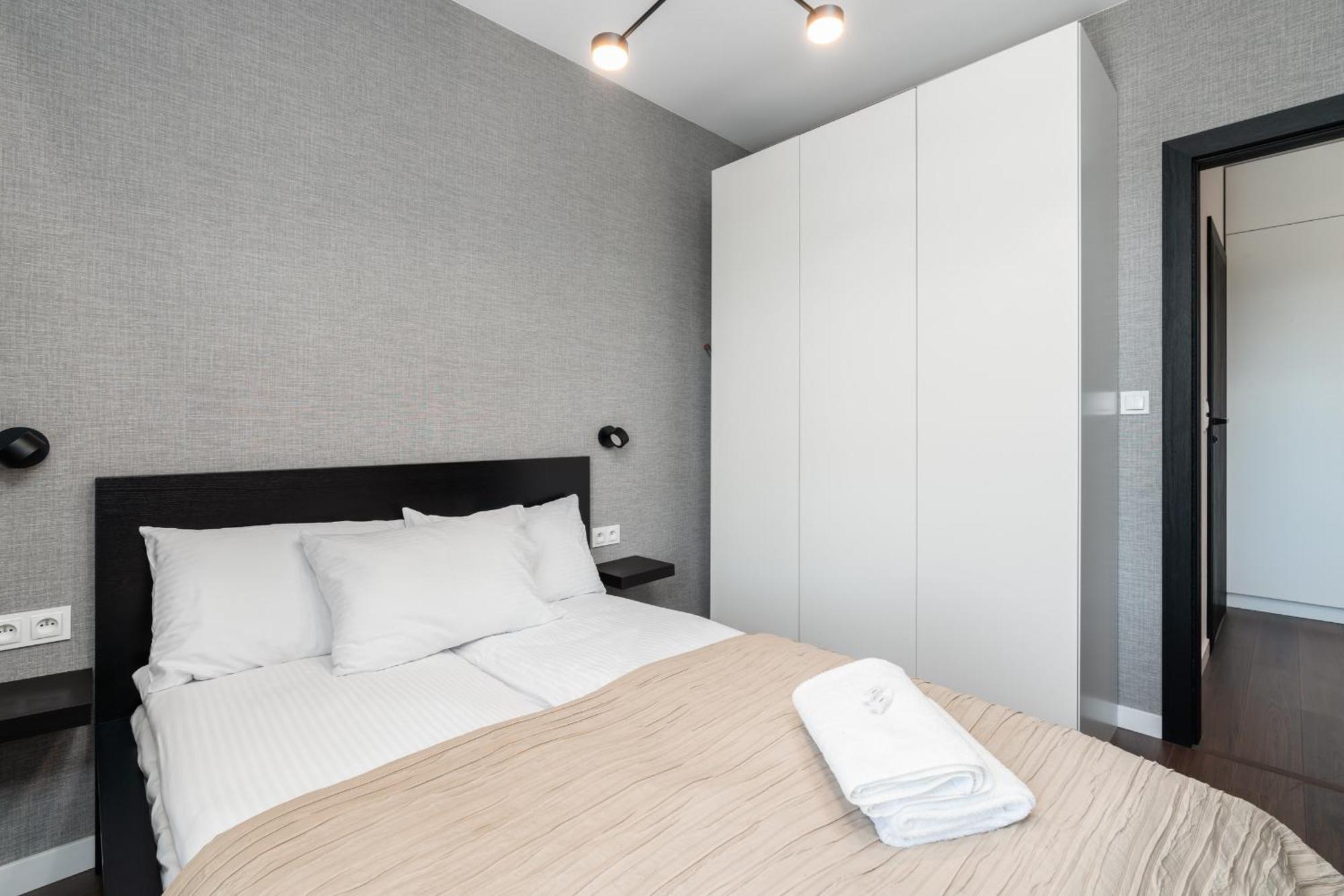 Stylish & Comfy Garbary Apartments With Parking By Noclegi Renters Poznan Exterior photo