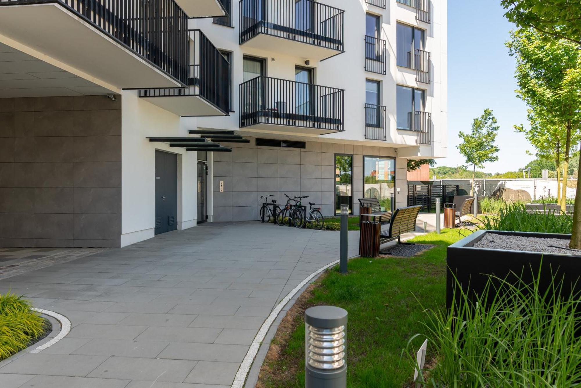 Stylish & Comfy Garbary Apartments With Parking By Noclegi Renters Poznan Exterior photo