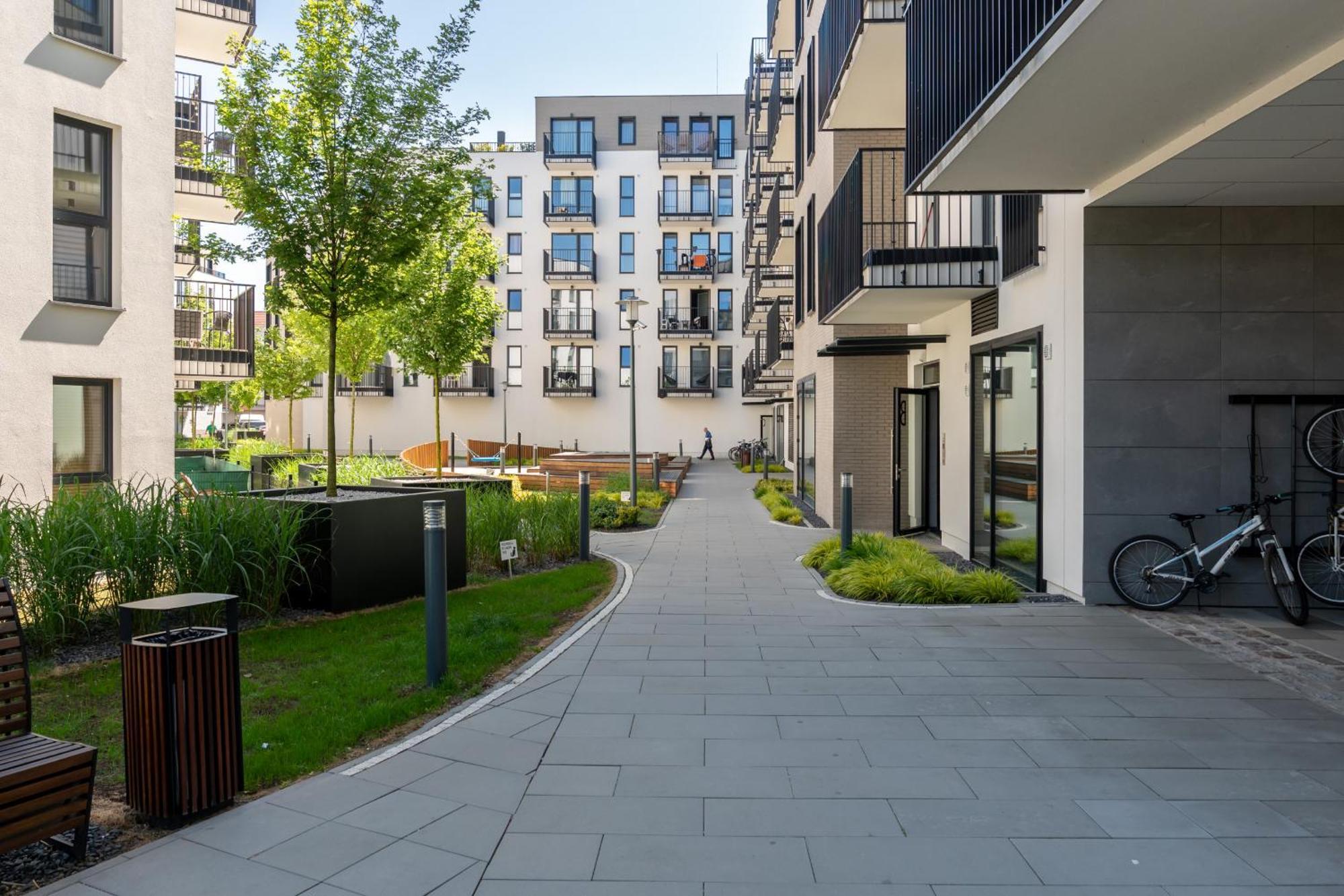 Stylish & Comfy Garbary Apartments With Parking By Noclegi Renters Poznan Exterior photo