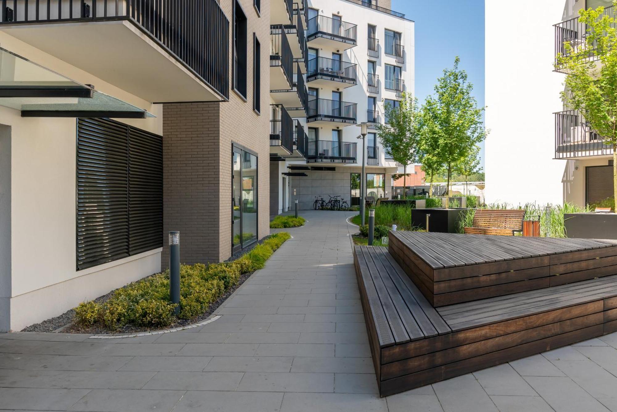 Stylish & Comfy Garbary Apartments With Parking By Noclegi Renters Poznan Exterior photo