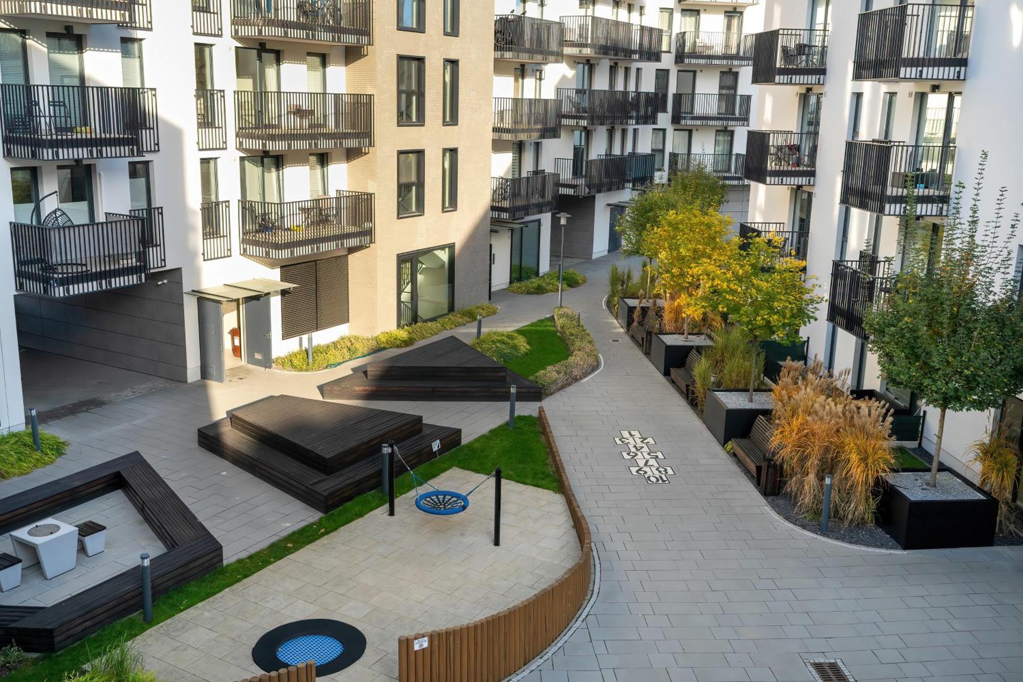 Stylish & Comfy Garbary Apartments With Parking By Noclegi Renters Poznan Exterior photo